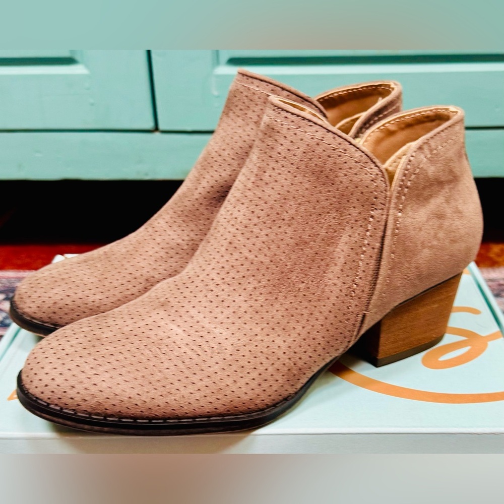 Lifestride Women's Tan Ankle Boots